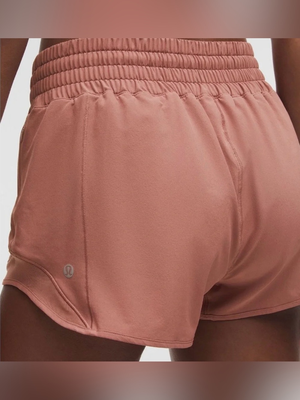 Lululemon Hotty Hot athletic shorts mauve pink low rise 2.5” pockets sz 2